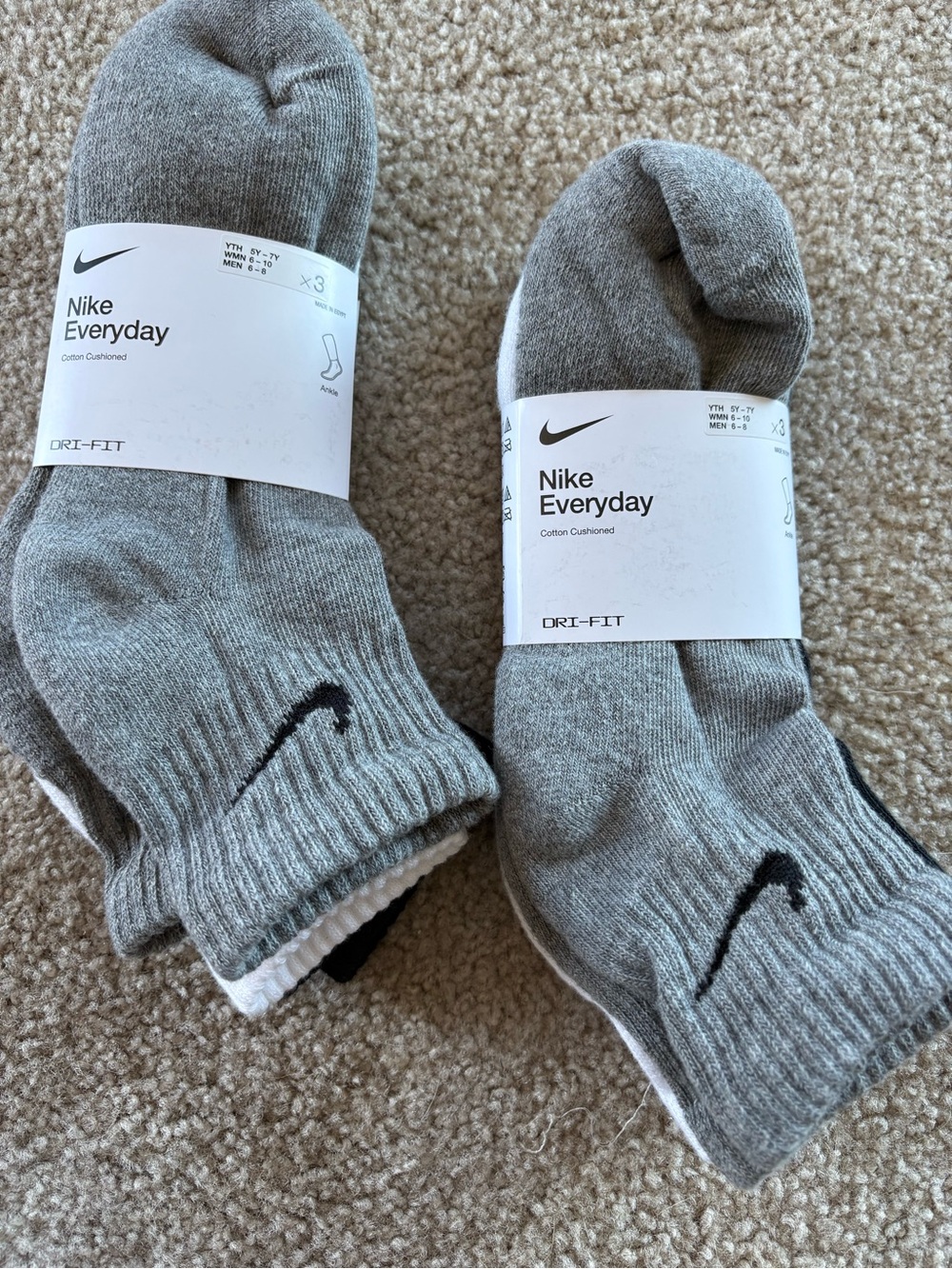Nike Women’s set of 6 ankle socks medium NWT